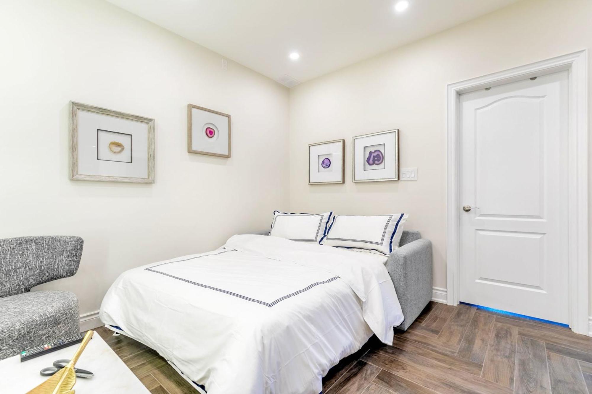 Modern Pet-Friendly Chinatown Apartment โตรอนโต ภายนอก รูปภาพ